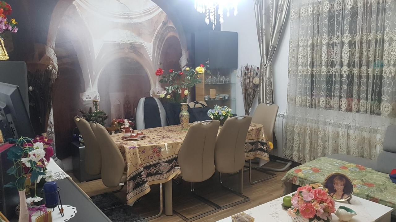 ホテル Casa Cojanu Petroşani エクステリア 写真