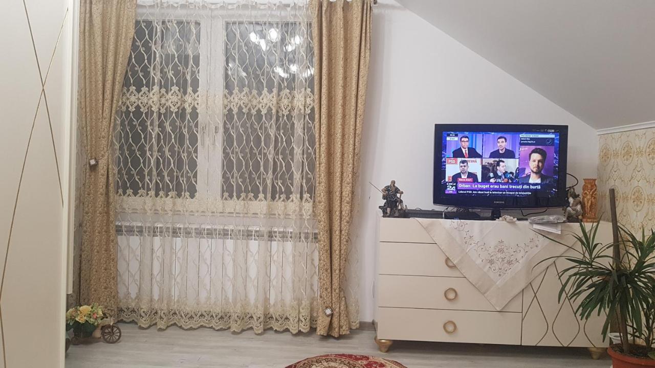 ホテル Casa Cojanu Petroşani エクステリア 写真