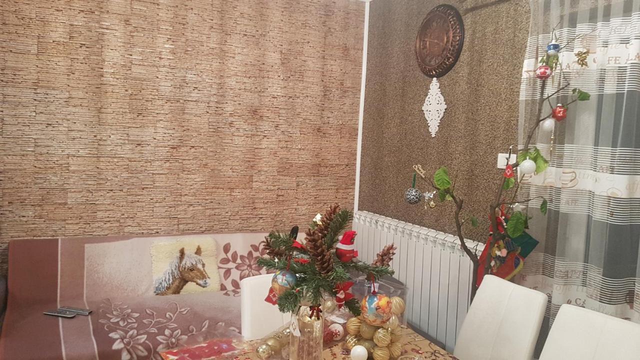 ホテル Casa Cojanu Petroşani エクステリア 写真