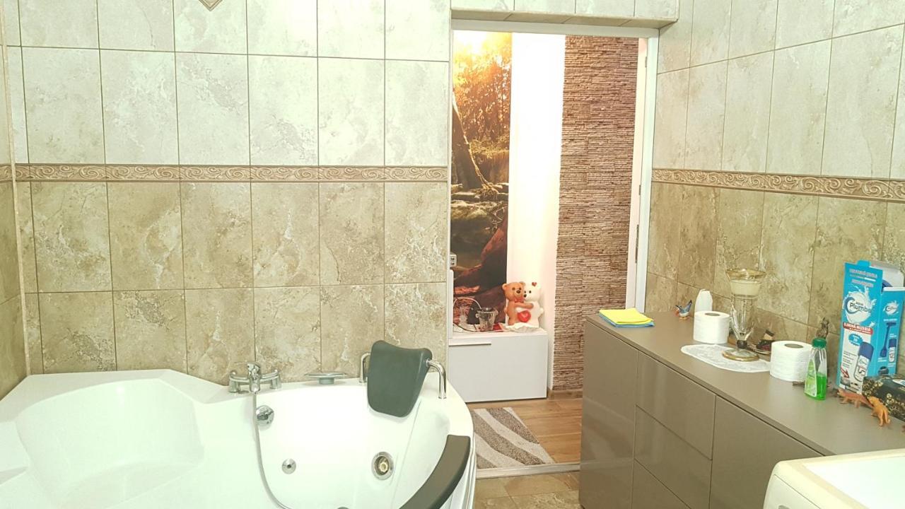 ホテル Casa Cojanu Petroşani エクステリア 写真
